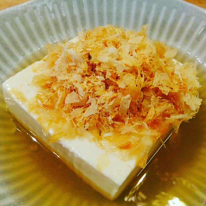 木綿豆腐とりぶしまみれ(KOBE YAKITORI STAND 野乃鳥)