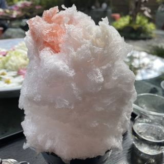 かき氷 ミルクイチゴ(阿左美冷蔵 金崎本店)