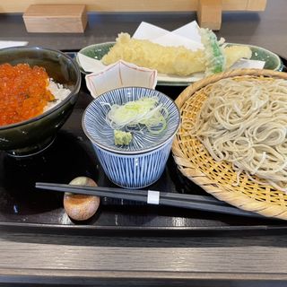 いくら丼ランチセット(源 （ミナモト）)