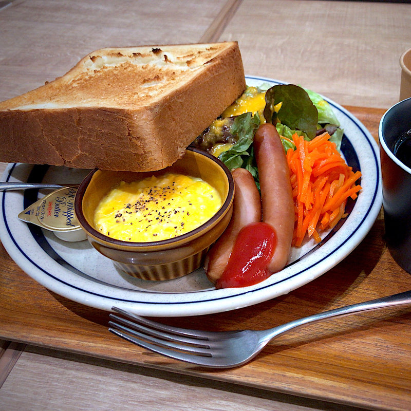 モーニングセット(トーストセット)(ハミングミールマーケット コーヒー&バー)