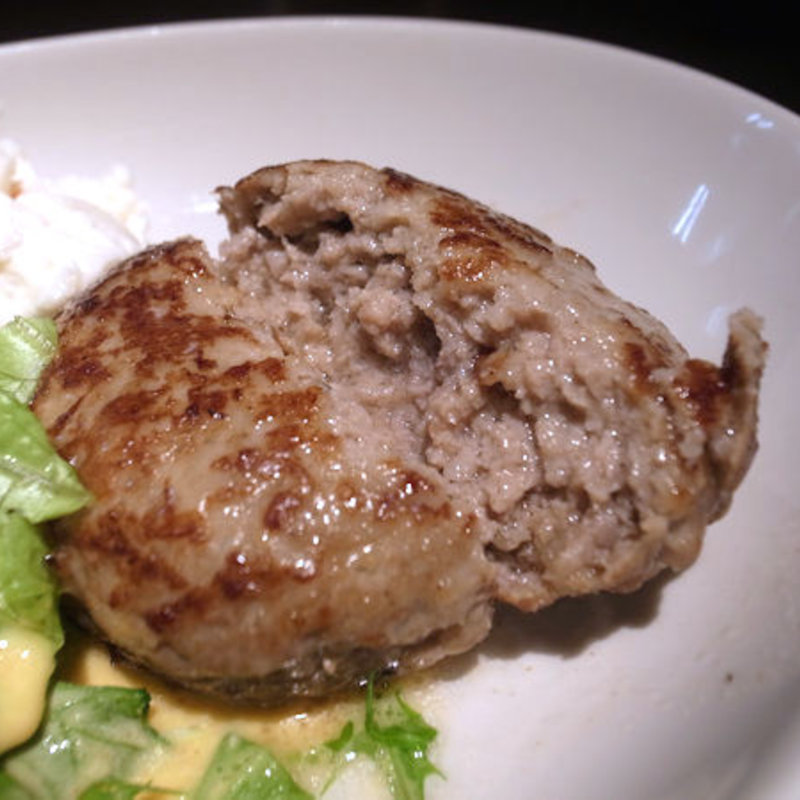 ジューシーハンバーグ(熟成焼肉 格之進TOKYO)
