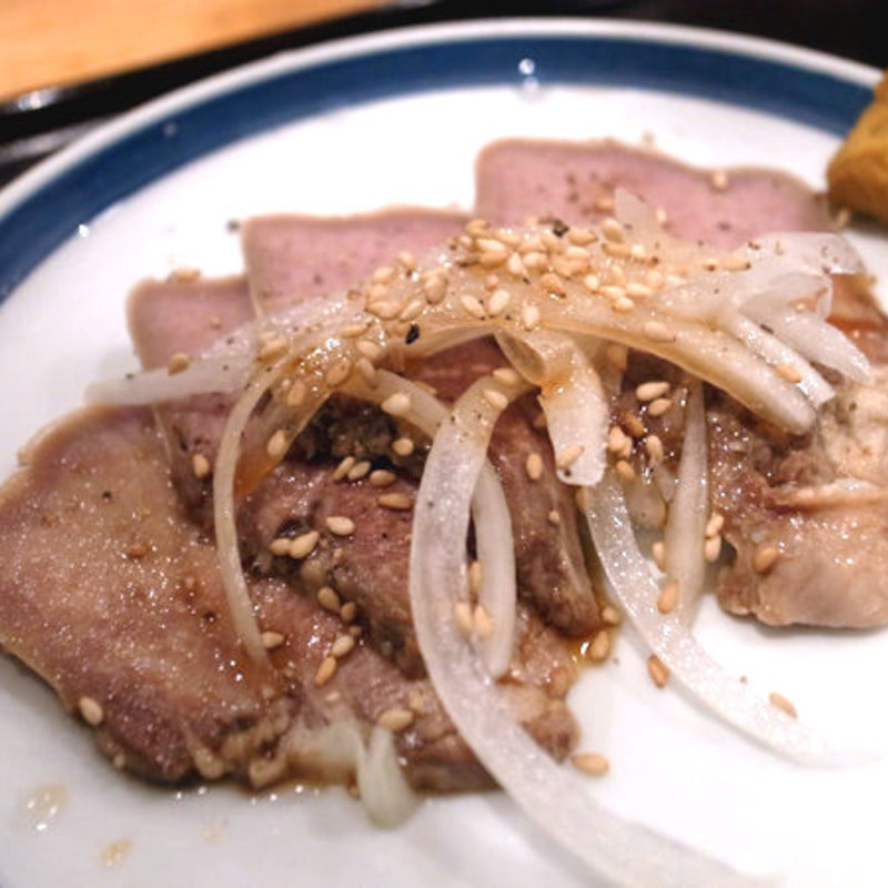 炙り嬉嬉豚タンのにんにく醤油漬け(トンカツ揚ヤ 半仁前)