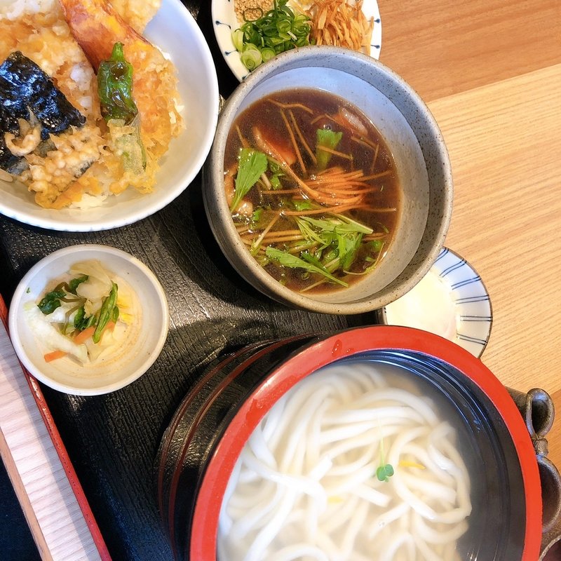 鴨釜月見うどん(とり天ぶっかけと鴨釜うどん 麺匠 やしま)