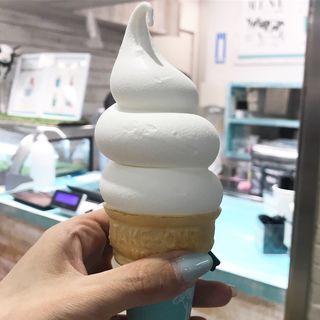 ミルキーソフトクリーム(生クリーム専門店 Milk 新宿店)