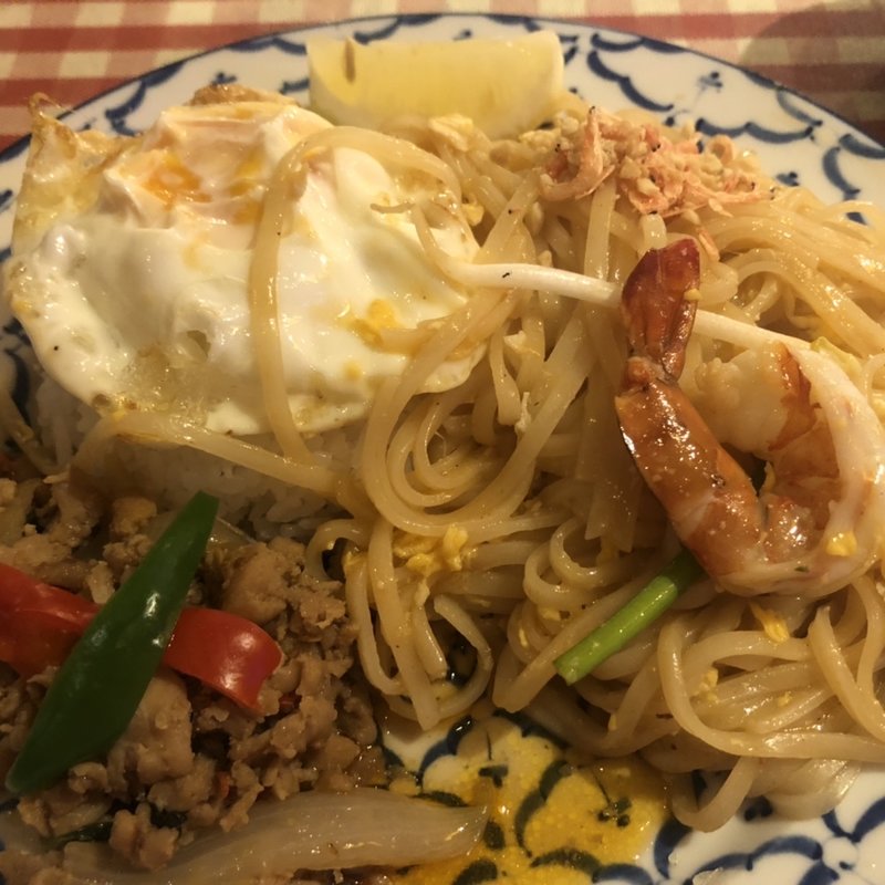 パッタイとガパオのセット(タイ料理 サイアムオーキッド ヤエチカ店)