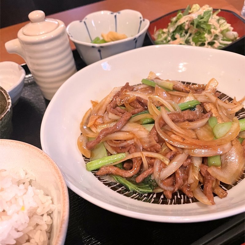 牛肉と新ごぼう・玉ねぎのオイスターソース炒め(食堂りんや)