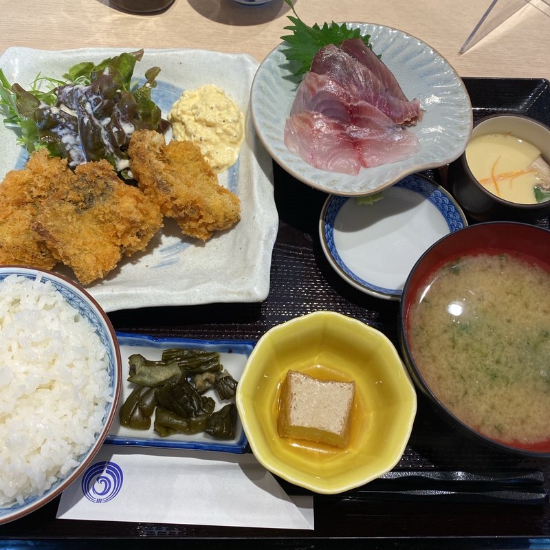 アジフライと刺身二点盛り定食(魚釜 日本橋横山町店)