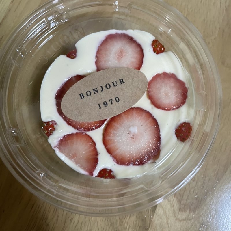 苺ババロア(Restaurant BONJOUR （レストラン ボンジュール【旧店名】洋食 BONJOUR）)