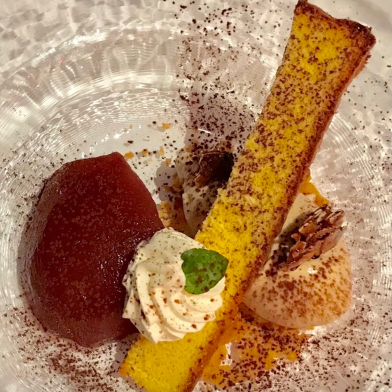 洋梨のコンポート　アールグレイのアイスクリーム(ブラッスリー・ポール・ボキューズ 大丸東京)