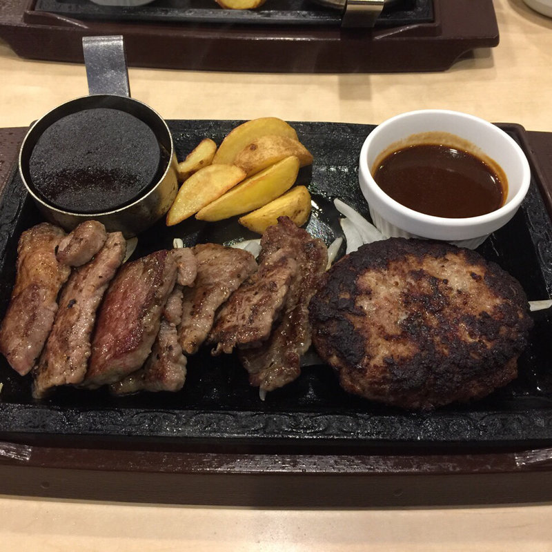 ハンバーグとカットステーキ(ステーキガスト 神戸白川台店)