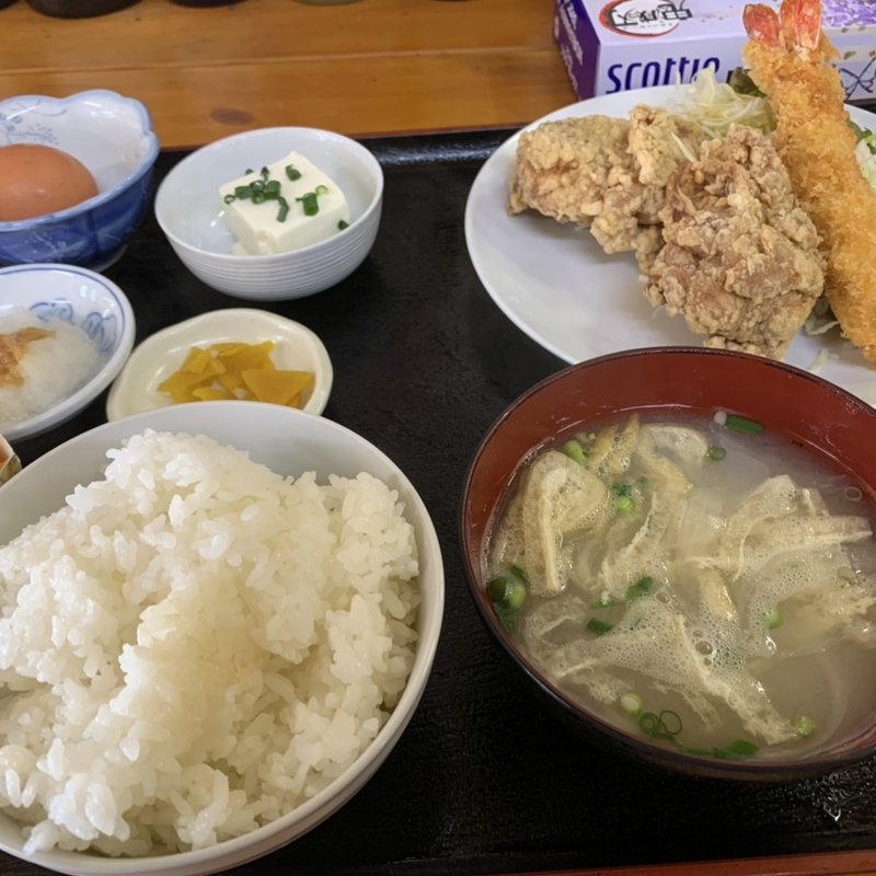 唐揚げハーフセットのエビフライ(味処　壱・弐・参 )