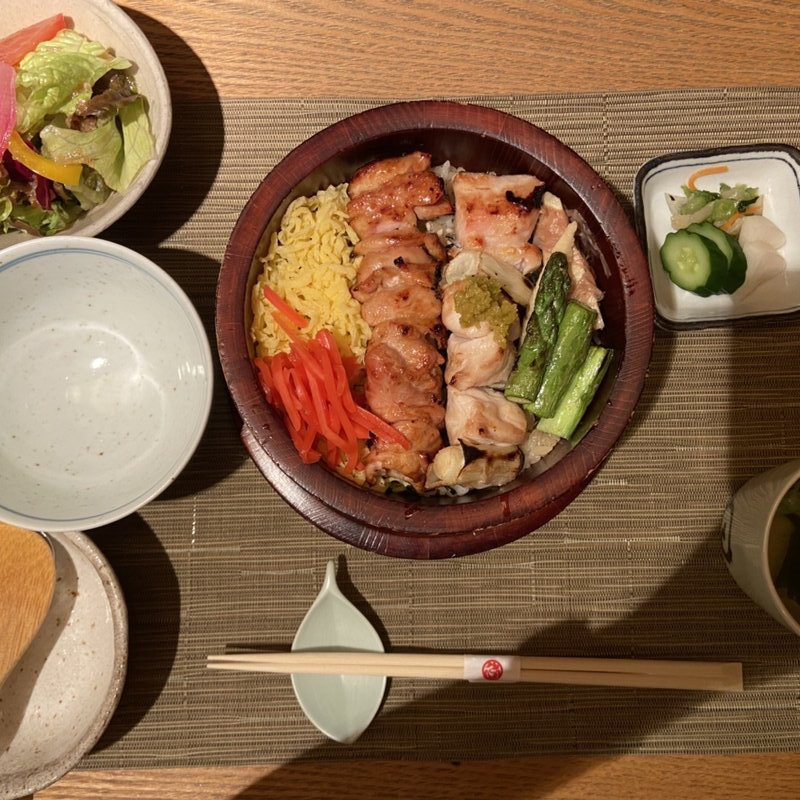 炭火焼き鳥丼(ふなちゅう)