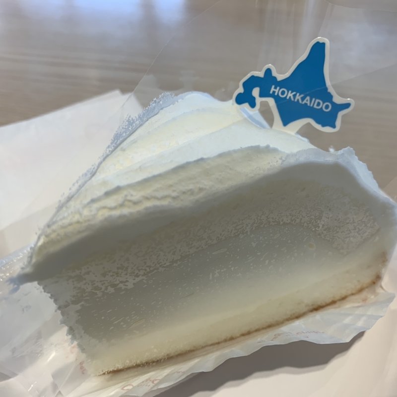 北海道産5種にチーズを使ったこだわりレアチーズ(Cozy Corner 上野公園ルエノ)