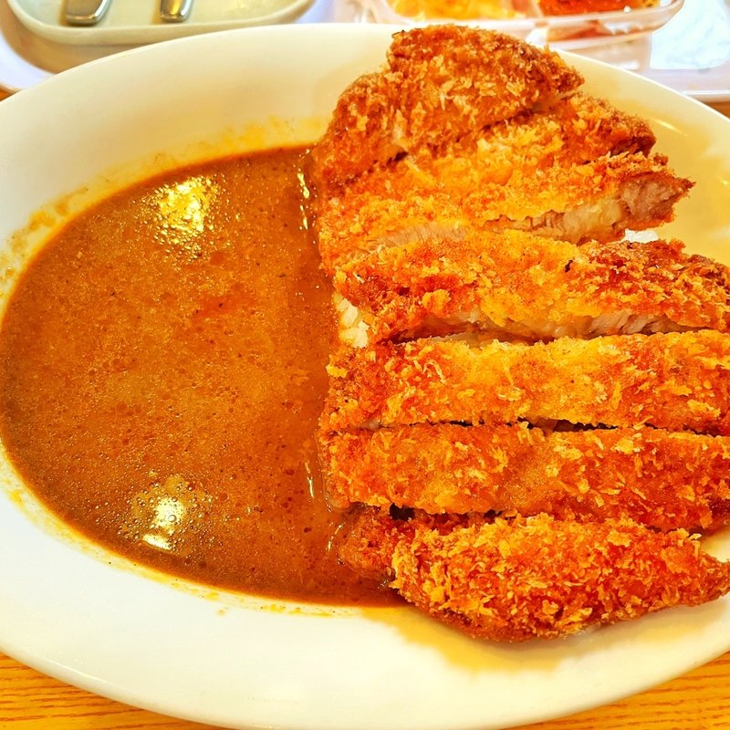 カツカレー(サラダ、ラッシー付き)(インドカレー サーラ)