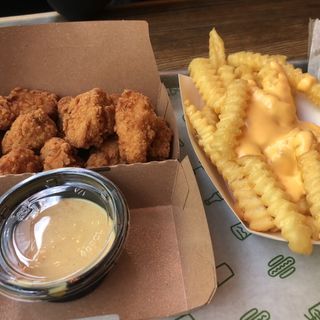 (SHAKE SHACK 東京国際フォーラム店)