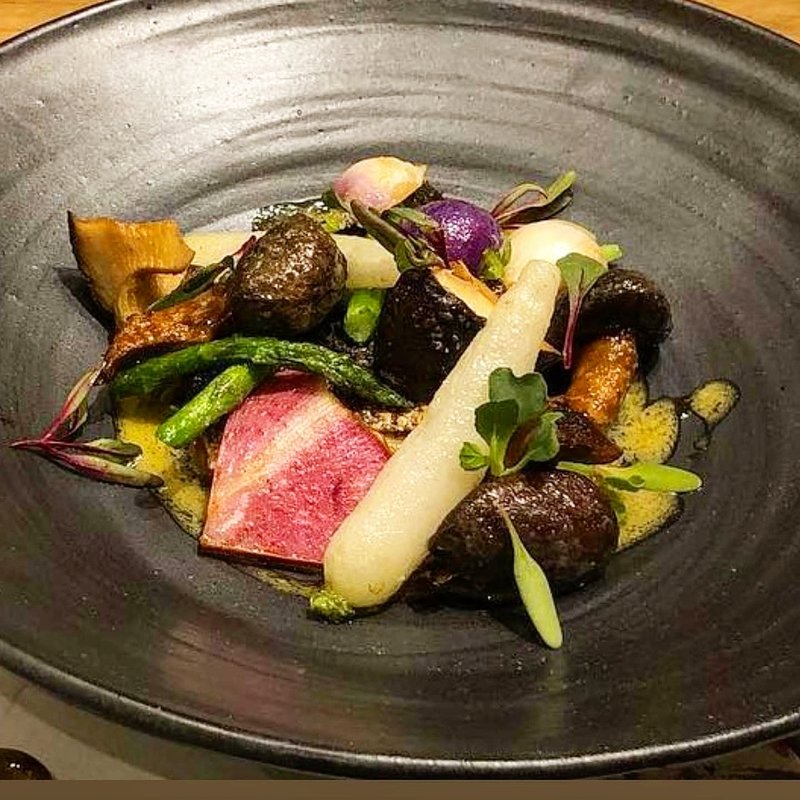 東京軍鶏のスパイスロースト(和食器フレンチ Komorebi 練馬区 上石神井店)