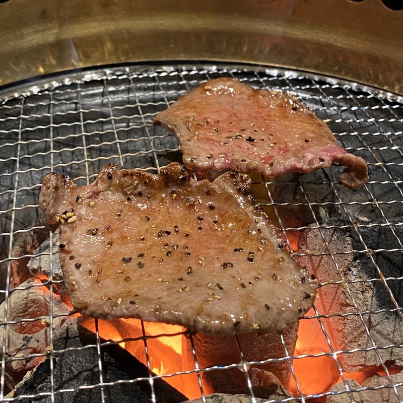 大麦牛 生塩牛タン(焼肉 日輪 - HINOWA -)
