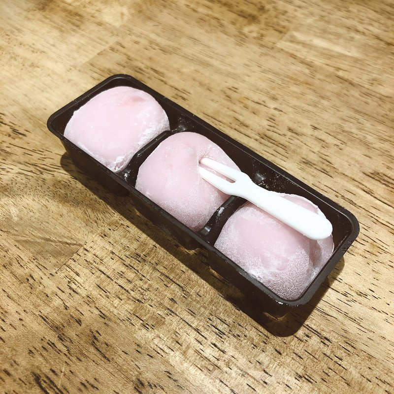 もちころストロベリーレアチーズ(セブン-イレブン 台東浅草橋１丁目店)