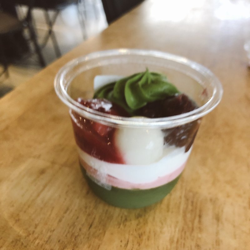 宇治抹茶と苺のパフェ(セブン-イレブン 台東浅草橋3丁目店)