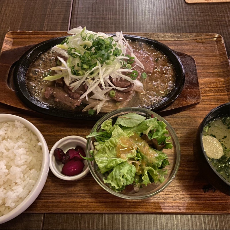 鉄板ねぎ塩牛たん定食(ワイン酒場 GabuLicious 銀座)