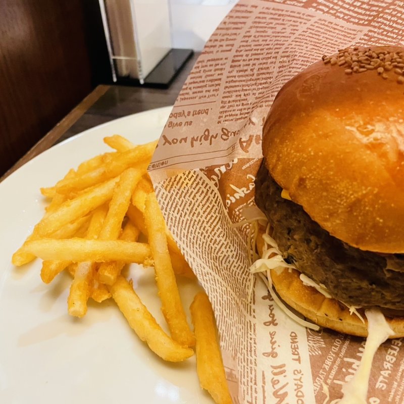 石垣島ミルミルチーズバーガー(偏愛食堂)