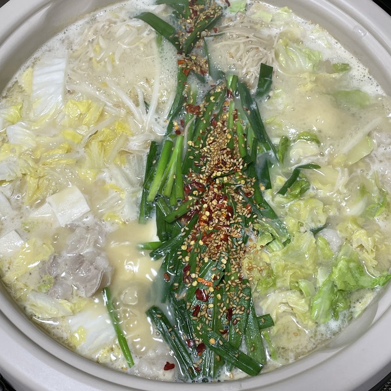 白味噌のもつ鍋(もつ無双 ゆまる)