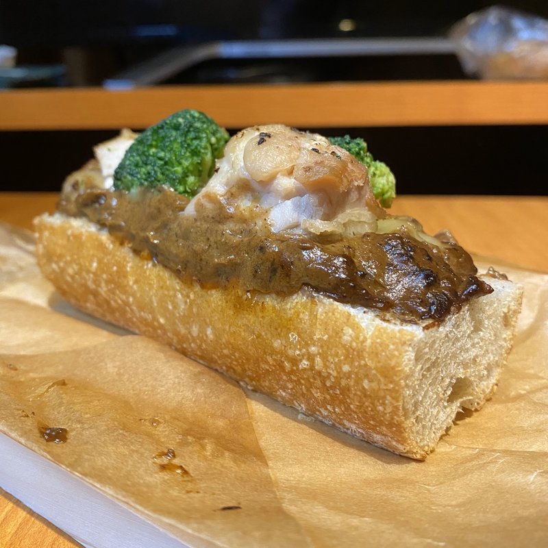 ビーフシチュー風オープンサンド(バゲットラビット アスナル金山店)