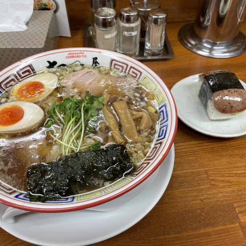 ワンタンそば、煮卵トッピング、スパムロール(ちばき屋)