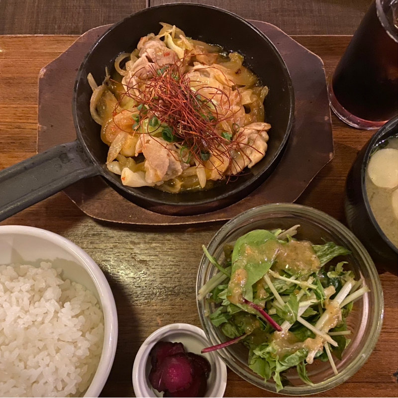 豚バラとキャベツの辛味噌炒め（日替わり）(ワイン酒場 GabuLicious 銀座)