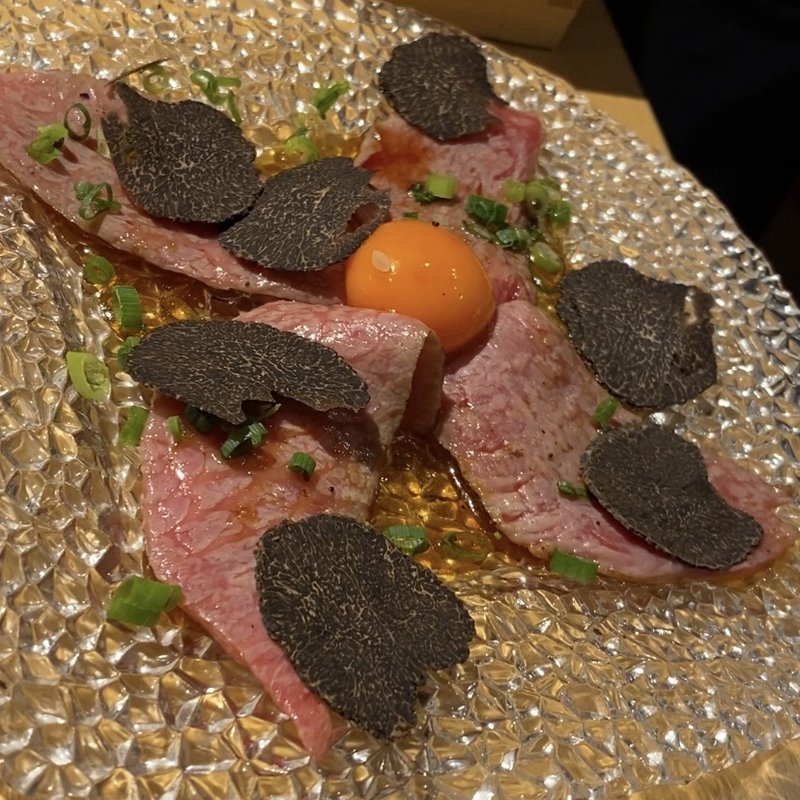 霜降り炙りユッケ　トリュフがけ(うしこぞう　川崎店)