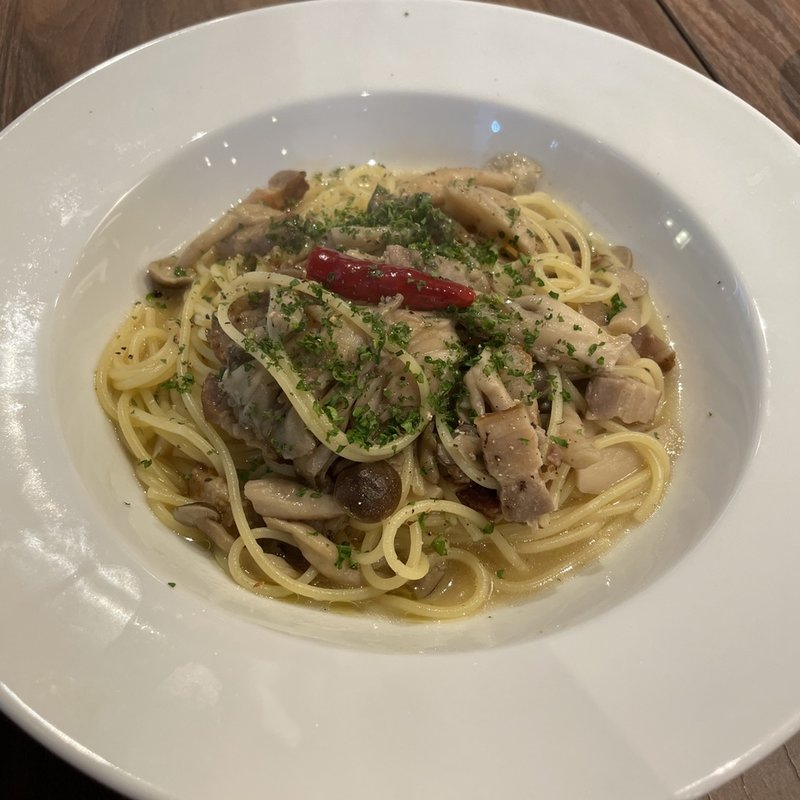 自家製ベーコンと数種のキノコのペペロンチーノ(フローリッシュ西新)