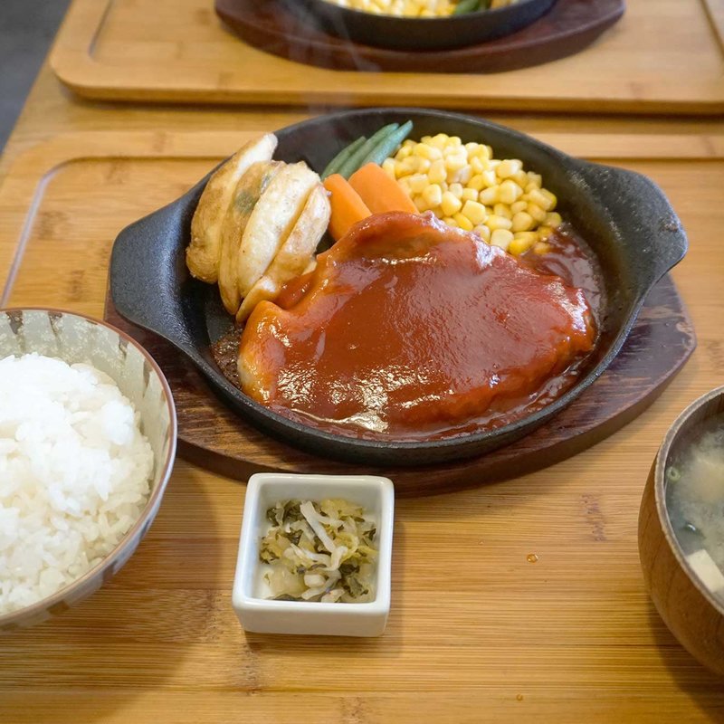 トンテキ(ぺんぎん厨房 Gokitchen)