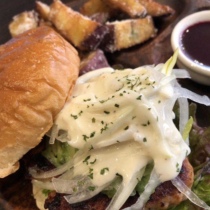 ランチセット（カリブアボカドバーガー）(COCKTAIL HAMBURGERS)