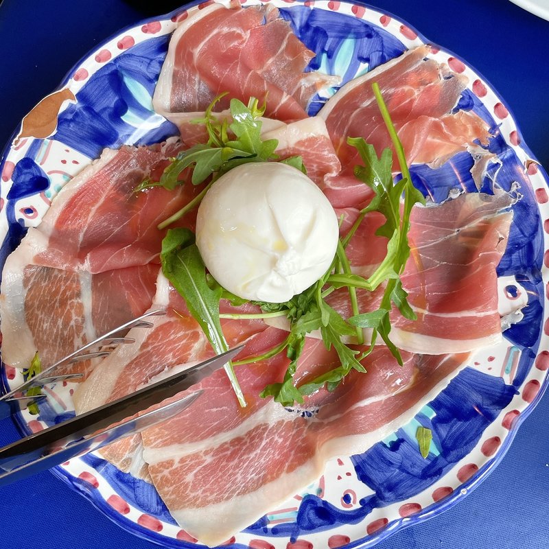 生ハムとブッラータ(Pizzeria da peppe NAPOLI STA'CA" KOMAZAWA)