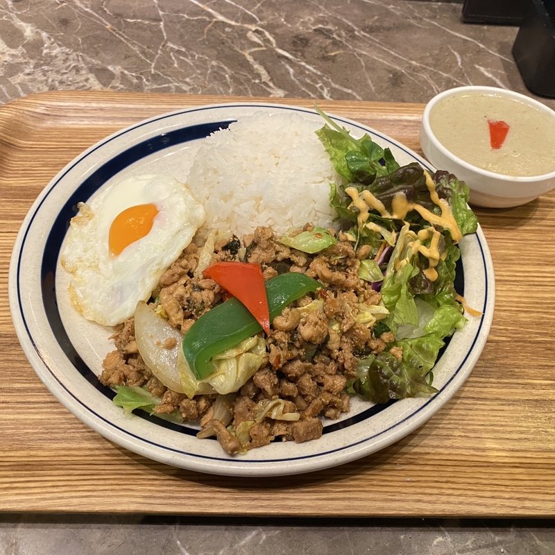 週替わりガパオとミニグリーンカレーのセット(プーケットオリエンタル 日比谷)