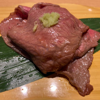 肉巻き寿司(山形牛)(流れ鮨三代目おとわ伏見店)