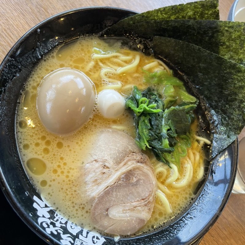 味玉ラーメン(横浜家系ラーメン 町田商店 鴨宮店)