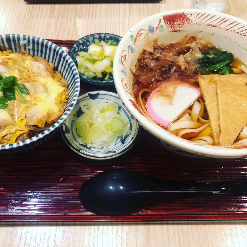 温かいきしめん親子丼(横浜なかや 大関本店)