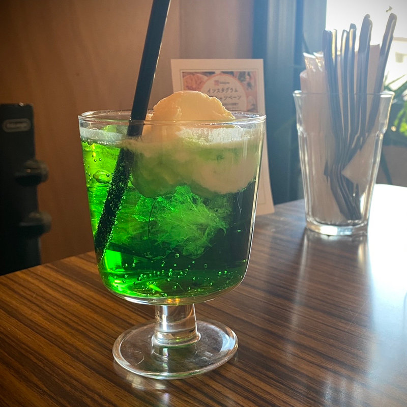 メロンクリームソーダ(デイリーズカフェ ヒガコ)