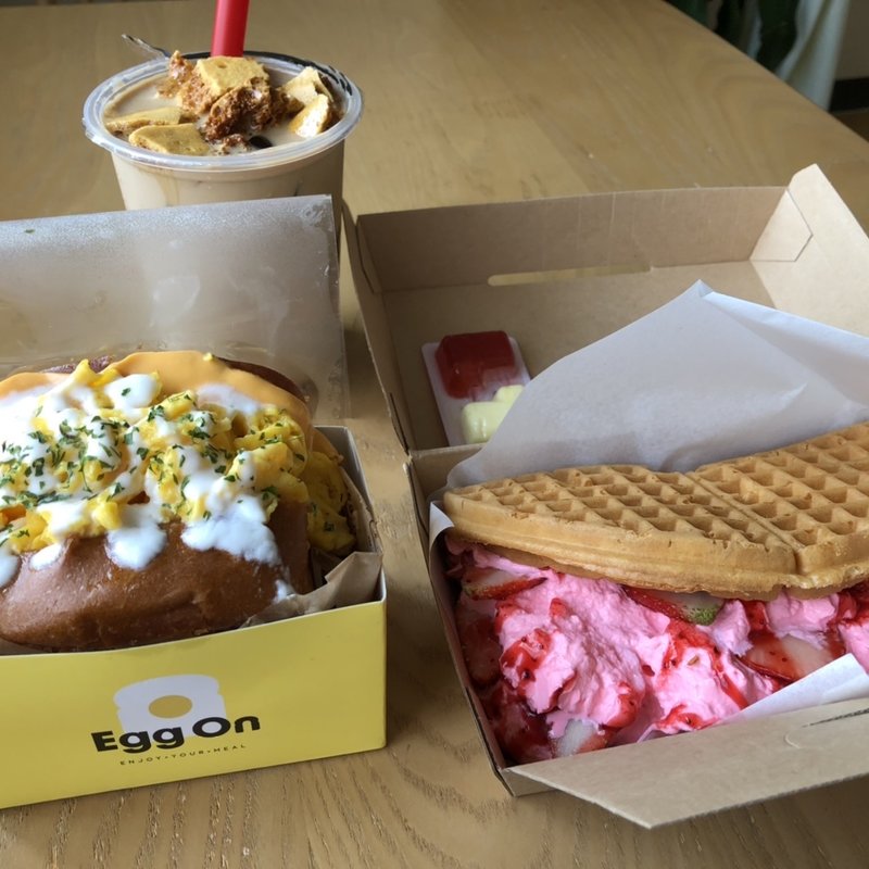 いちごワッフル(カフェビンゴ)