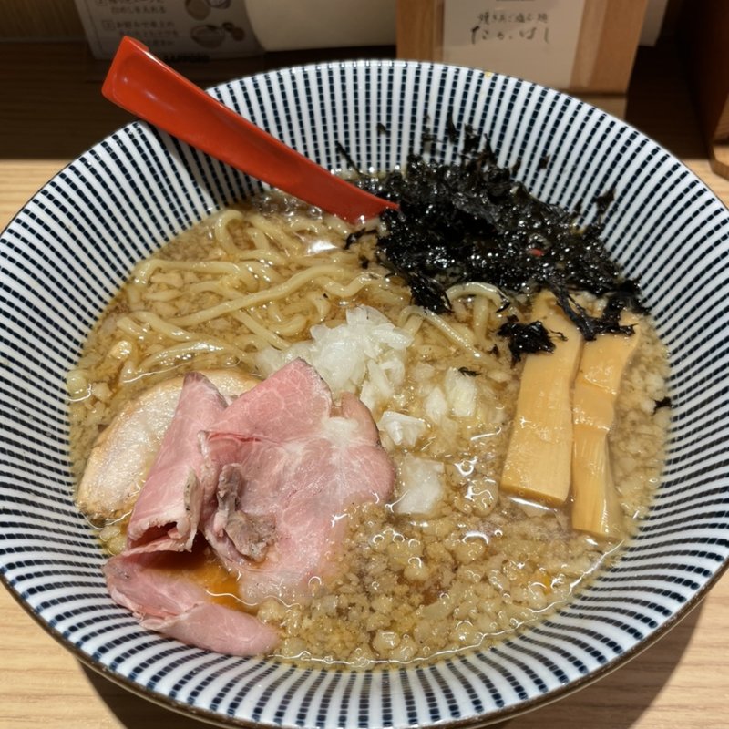 背脂醤油らー麺(焼きあご塩らー麺 たかはし アトレ川崎店)