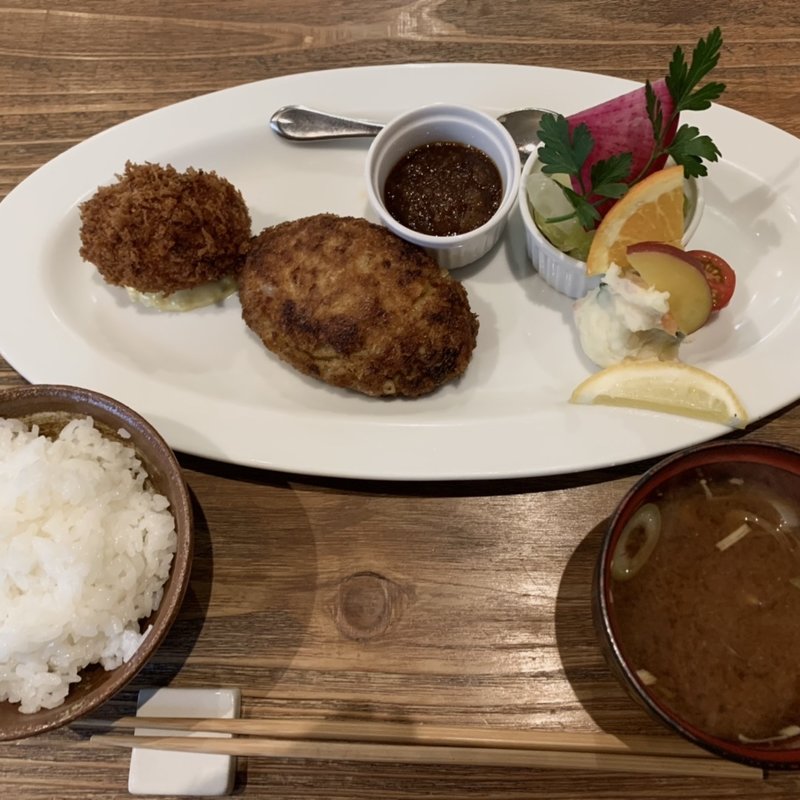 ズワイガニクリームコロッケランチ(ツムギキッチン)