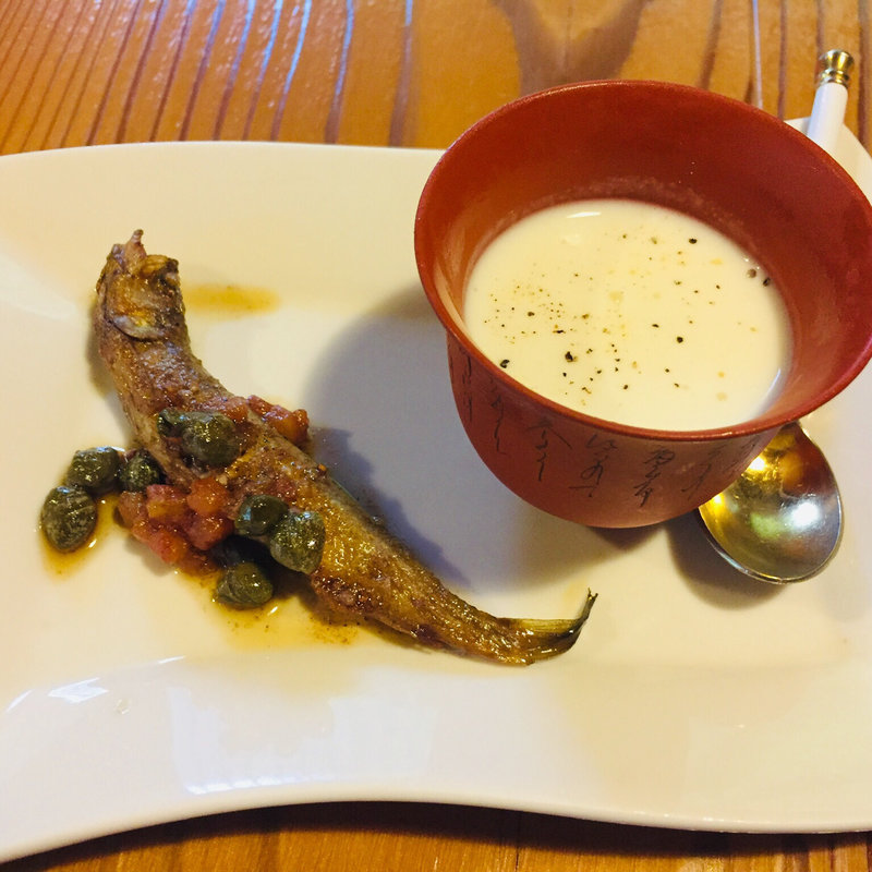 本柳葉魚と冷製コーンスープのアミューズ(ラ・ショミエル )