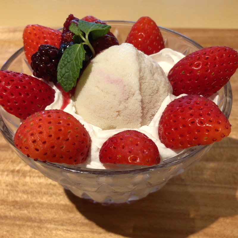 いちごパフェ(カフェ カリオカ 相鉄線横浜構内店)