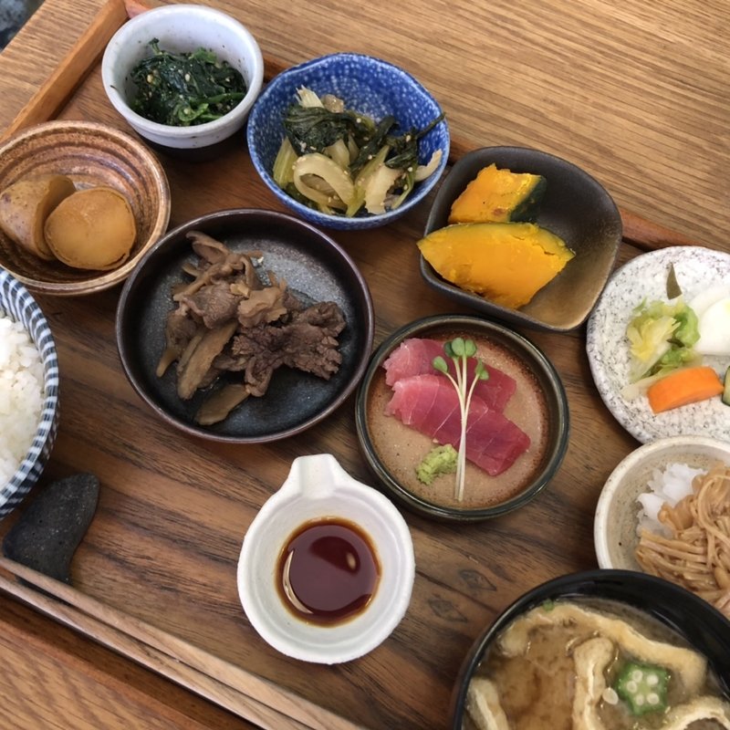 小鉢8種盛り合わせ定食(yuzuki)