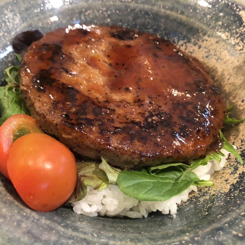 和牛100%ハンバーグ丼(ミアヴァート珈琲)