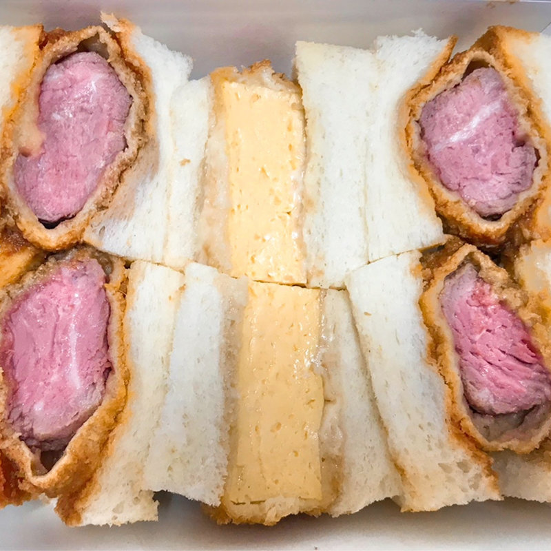 厚切り牛カツと玉子カツのミックスサンド(洋食YOKOO大阪のれん巡り店)