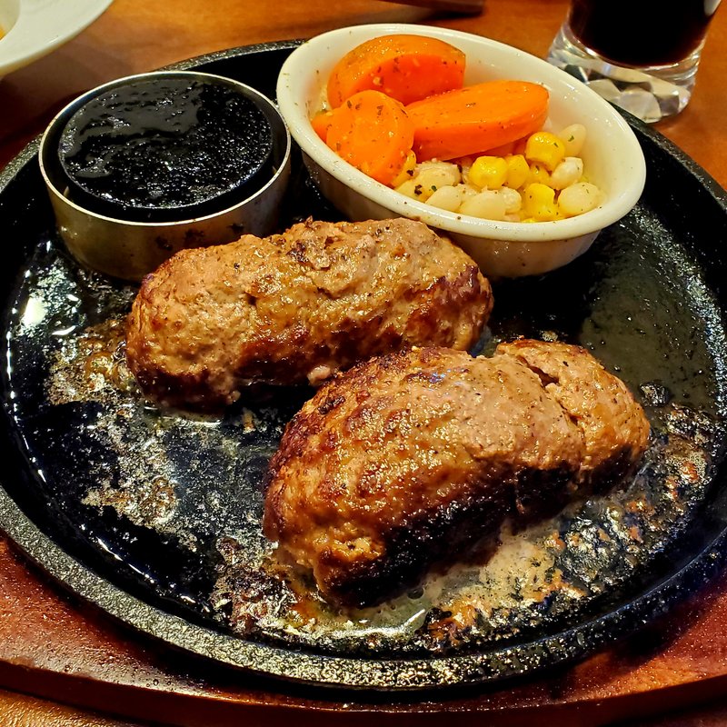 粗挽き小清水牛山わさびハンバーグ(黒牛セブン 7)