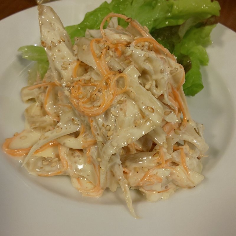 ごぼうとれんこんのサラダ(鉄板ダイニング 月とひまわり)