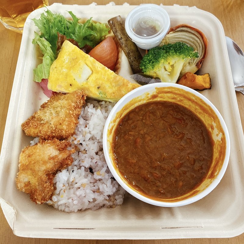 手作りカレー弁当(六甲菓子工房ボンポアン 本店)